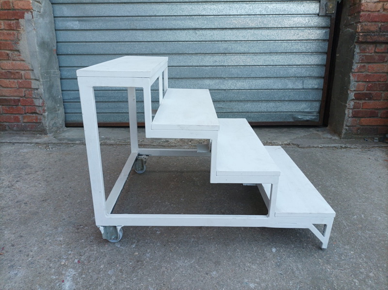 escalera 2ruedas madera hierro 66_5x70x88 1u